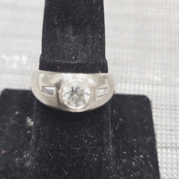MNs duamond ring